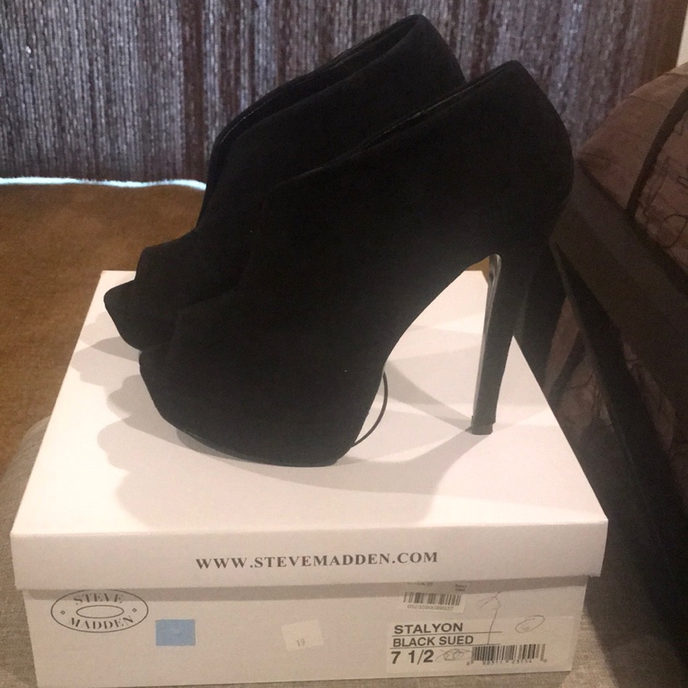 Shoes - Picture 2 of 3